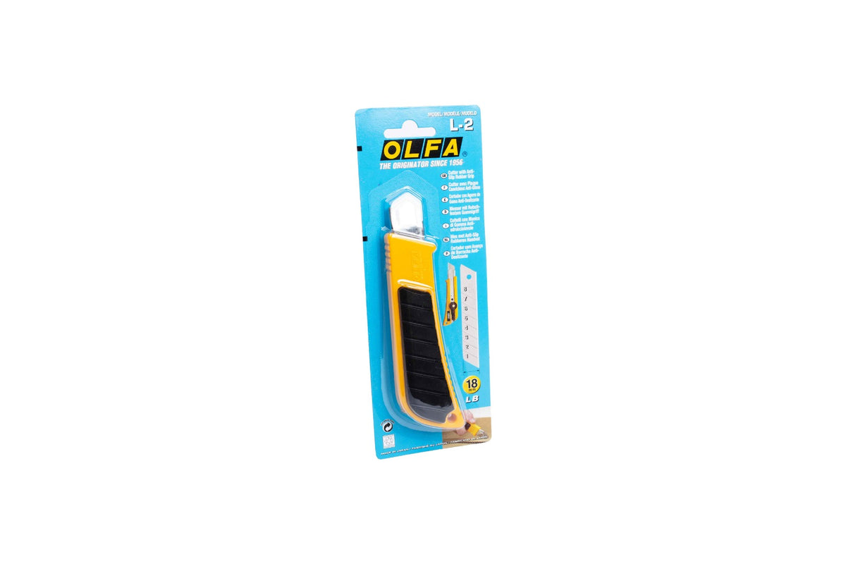 Cutter olfa L-2 con mango antideslizante ancho de 18 mm.