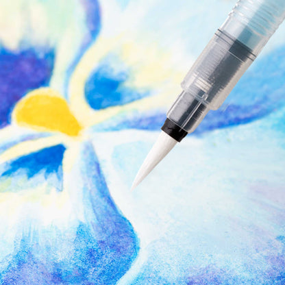 Pincel Pentel Aqua Brush con depósito de agua.