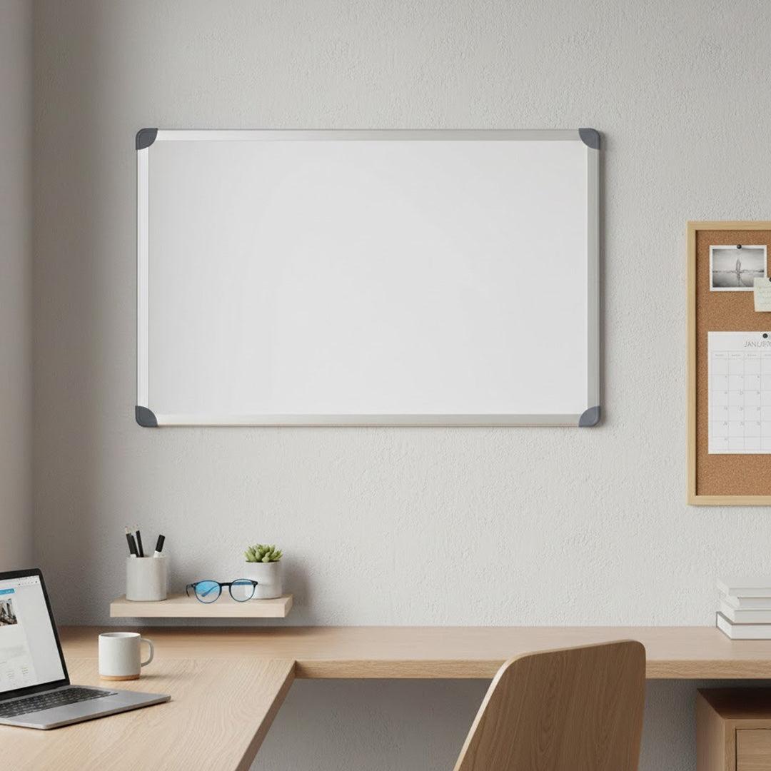 Pizarrón blanco marco de aluminio p3593 de 60 x 90 cm.