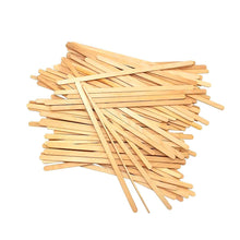 Agitador de madera para bebidas.